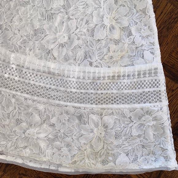 BCBGMAXAZRIA Lace white gown - Picture 6 of 8